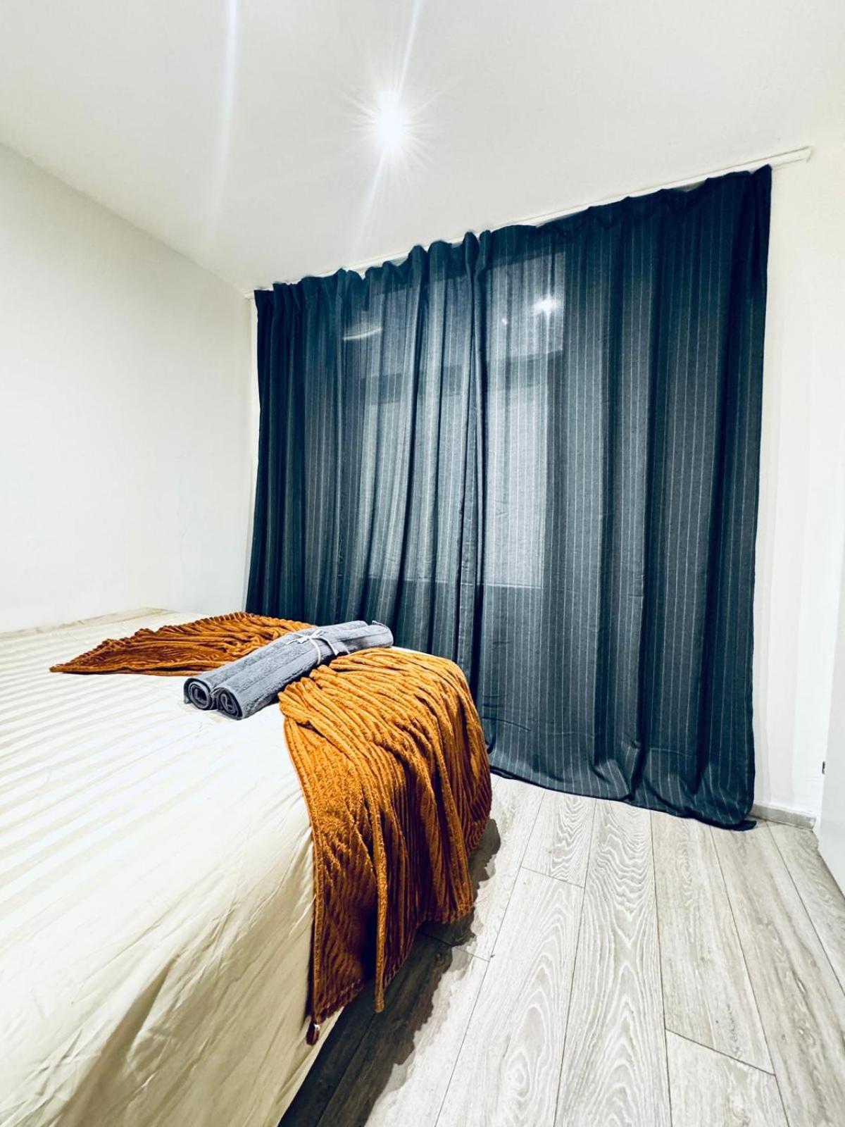 Elegant & 5br Shared In