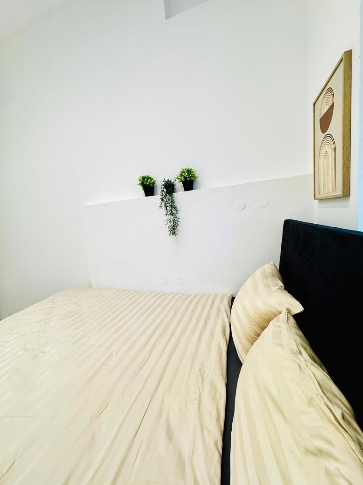 Elegant & 5br Shared In * Vienna