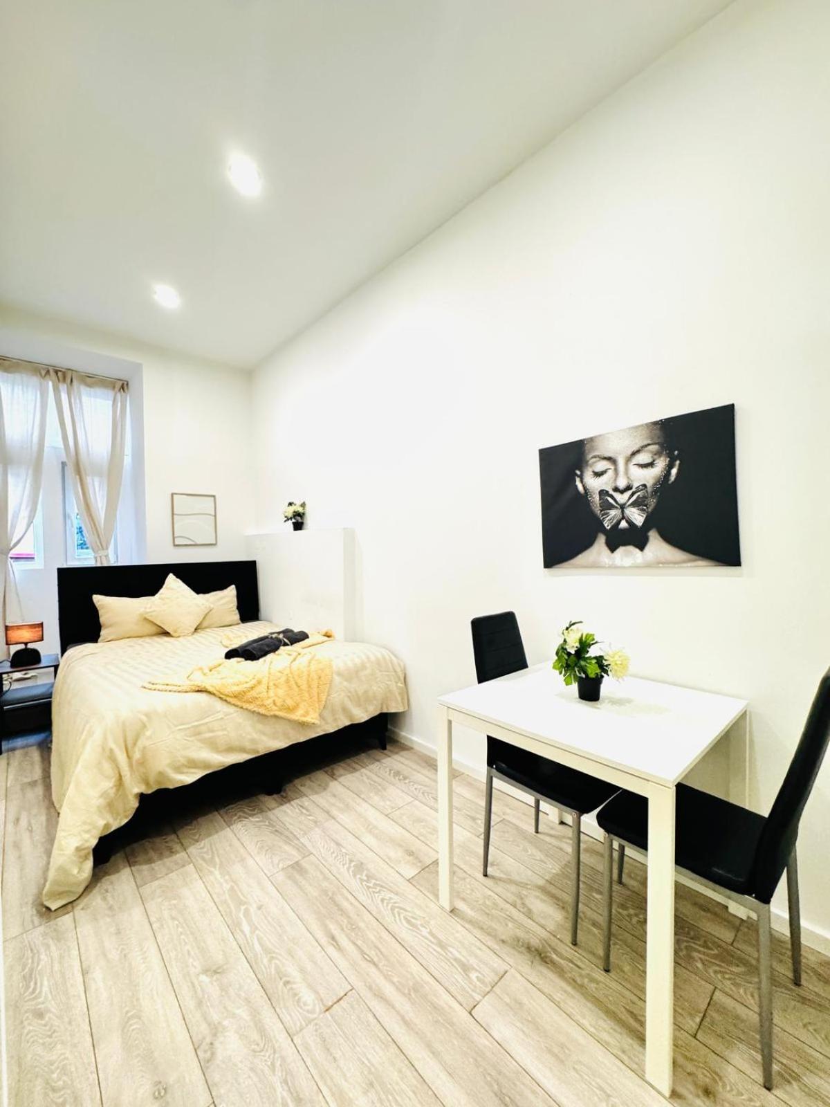 Appartamento Elegant & 5br Shared In