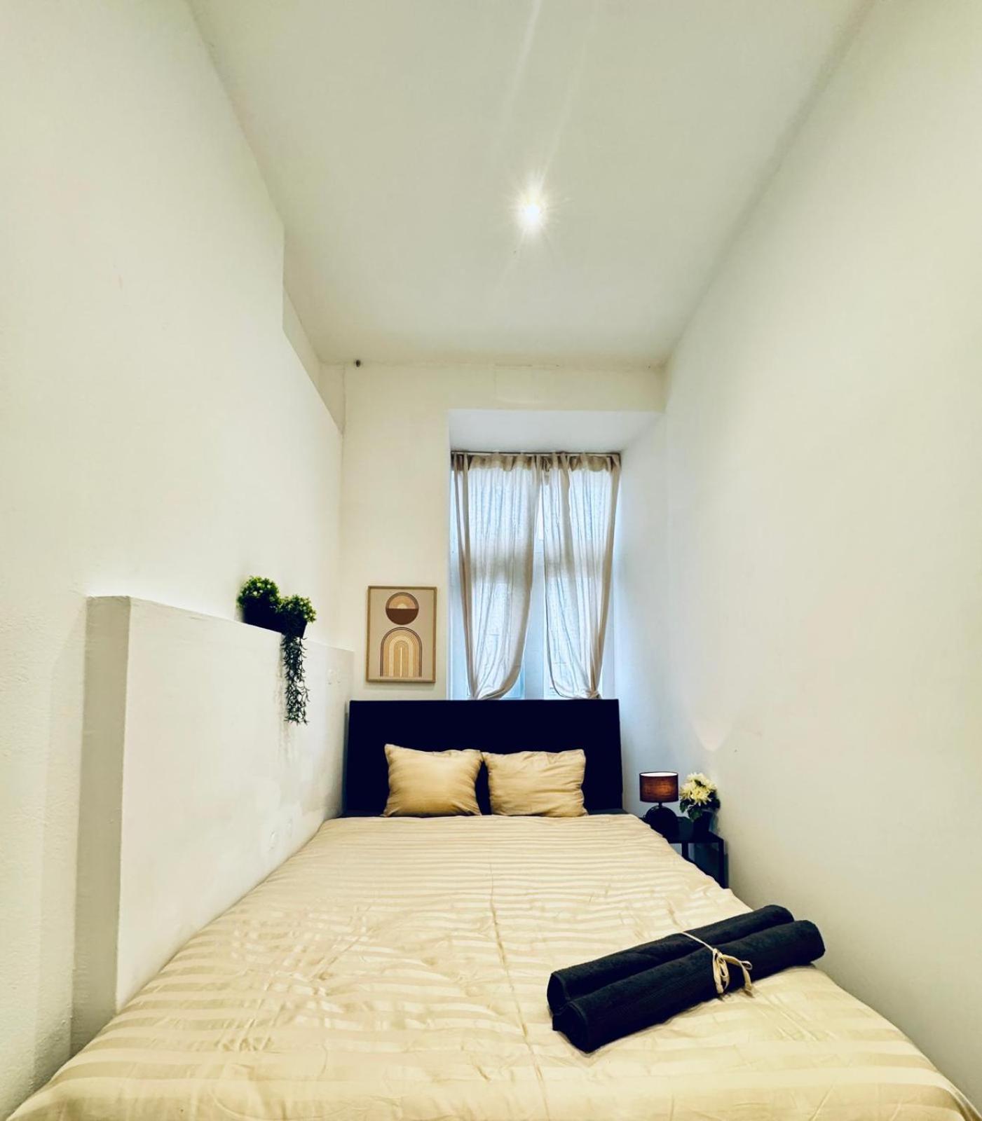 Appartamento Elegant & 5br Shared In